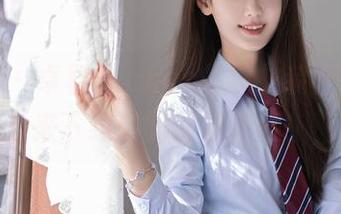 秀人网 - 卓君Jeanes的职业装全套，快来下载你的职场灵感！