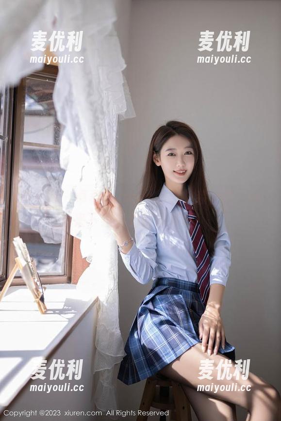 秀人网 - 卓君Jeanes的职业装全套，快来下载你的职场灵感！-麦优利