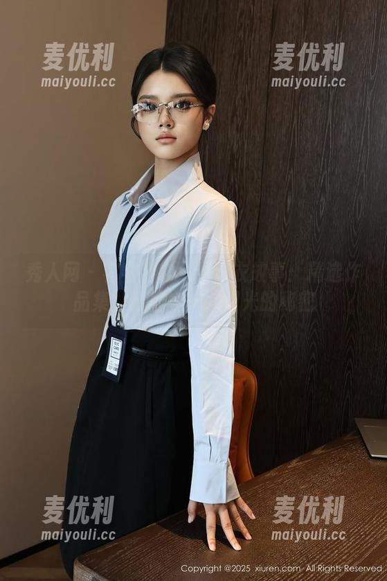 秀人网 - 容容容Alice泳衣故事：精选作品集，藏着每一缕阳光的秘密-麦优利