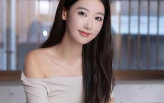 秀人网 - 旗袍里的林文文：原图背后的秘密，壁纸也想偷偷穿上她的美