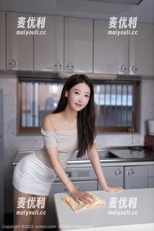 秀人网 - 旗袍里的林文文：原图背后的秘密，壁纸也想偷偷穿上她的美-麦优利