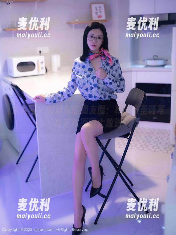 秀人网 - 刷爆你的朋友圈：林文文圣诞写真在线原图大放送-麦优利