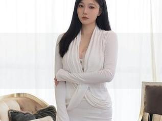 秀人网 - 白茹雪abby私人网盘揭秘：熟女美腿让人看了忍不住想多看一眼