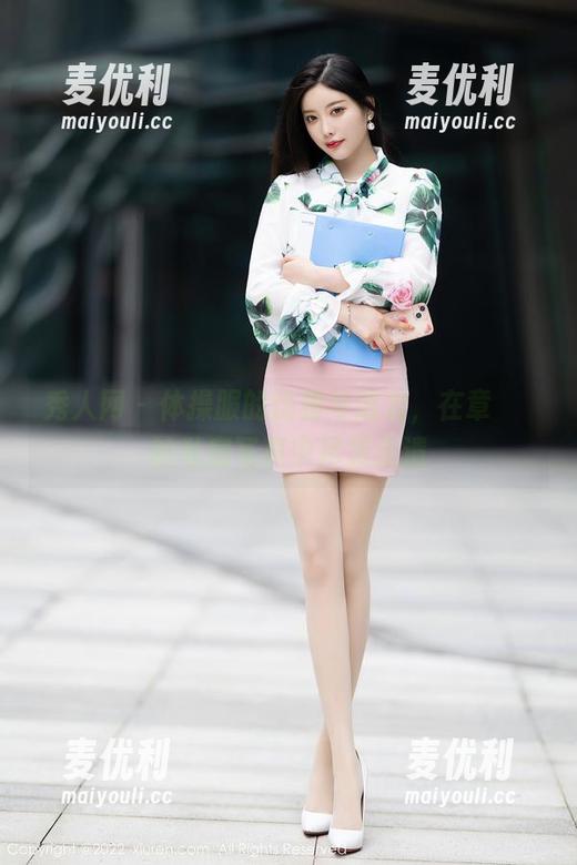 秀人网 - 体操服的优雅与活力，在章芃芃的私房写真中尽显无遗-麦优利