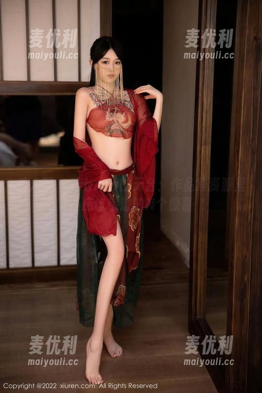 秀人网 - 美七mia的天台：作品集资源里不应该错过的N个惊喜-麦优利
