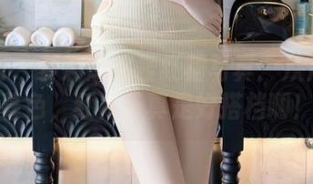 秀人网 - 萝莉悠悠酱红裙写真：从晨光到暮色，红裙子真是好搭档啊！