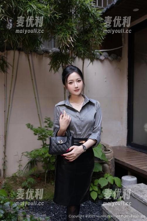 秀人网 - 眼镜下的蛋蛋宝：美图包袱一个接一个！-麦优利