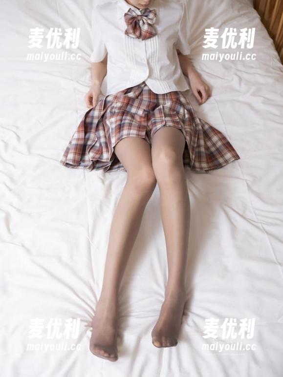 紧急企划 - 见希w的美脚写真，感觉整个世界都亮了起来！-麦优利