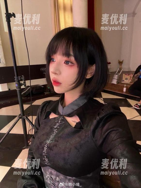是舞小喵的眼镜，还是我的视线迷失在美图里？-麦优利