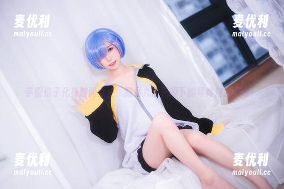 芋圆侑子化身时尚女王，路易九世礼服下的写真魅力无限！-麦优利