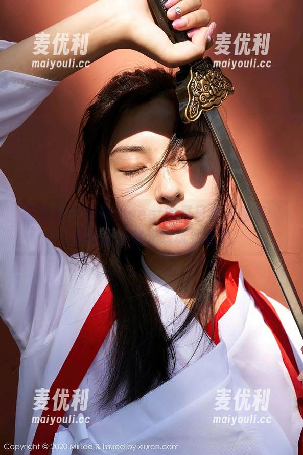 蜜桃社 - 咕噜Sweet的夏日定制图集：看她怎么将光线玩到极致-麦优利