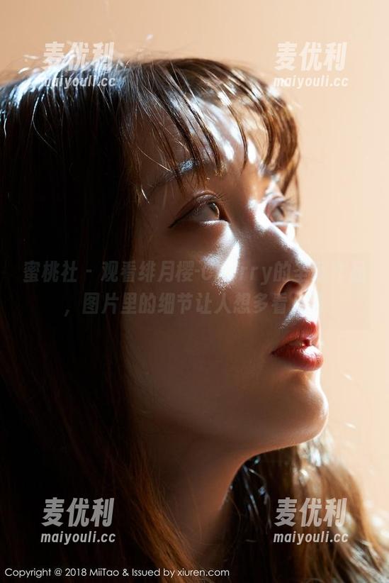 蜜桃社 - 观看绯月樱-Cherry的圣诞作品，图片里的细节让人想多看几眼-麦优利