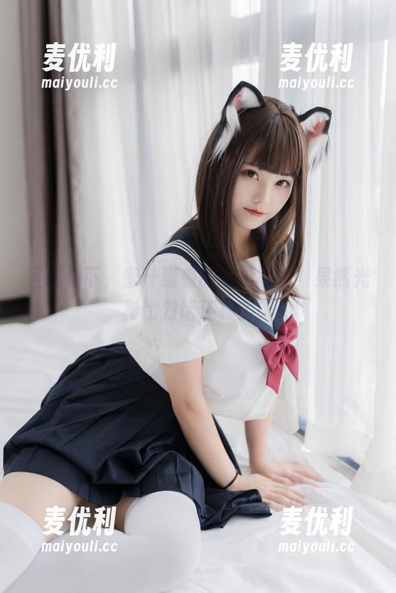 圣诞树下，蜜汁猫裘的私拍瞬间，果然光影比对话还真实！-麦优利