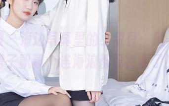 袜啵啵 - 海边写真里的小甜豆：风一吹，裙子飘飘，连海浪都要害羞了！