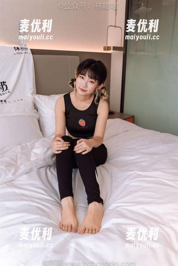 袜啵啵 - 糯米的高跟长靴写真：当温暖秋光遇上优雅美腿，原图超美！-麦优利