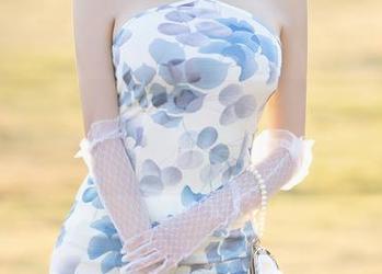语画界 - 林乐一的裤里丝：写真图包里随风舞动的柔软