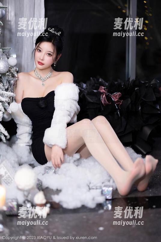 语画界 - 让人心跳加速的高清壁纸，王馨瑶yanni黑丝美腿，我到底该把它设为锁屏还是桌面？-麦优利