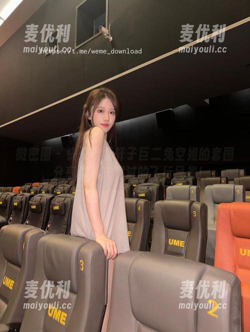 微密圈 - 快来看看轩子巨二兔空姐的套图，分享你从未见过的飞行风景！-麦优利